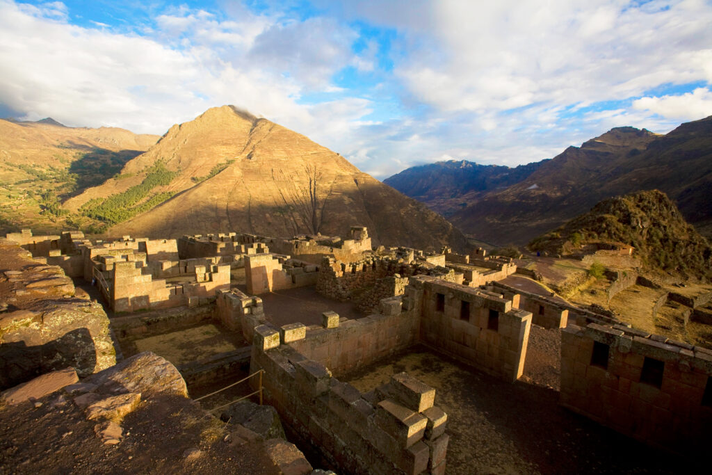 Entdecke während deiner Workation Orte wie Pisac oder den Machu Picchu.