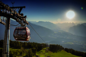 Die wunderbare Aussicht vom Berg lässt sich auch barrierefrei genießen.