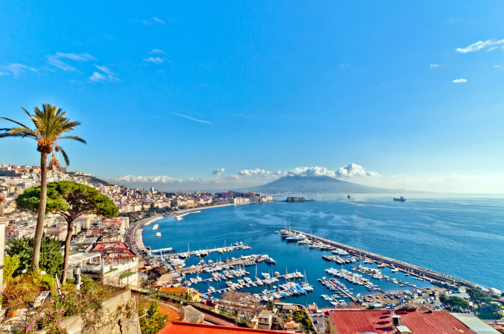 Ausblick über Neapel mit Vesuv