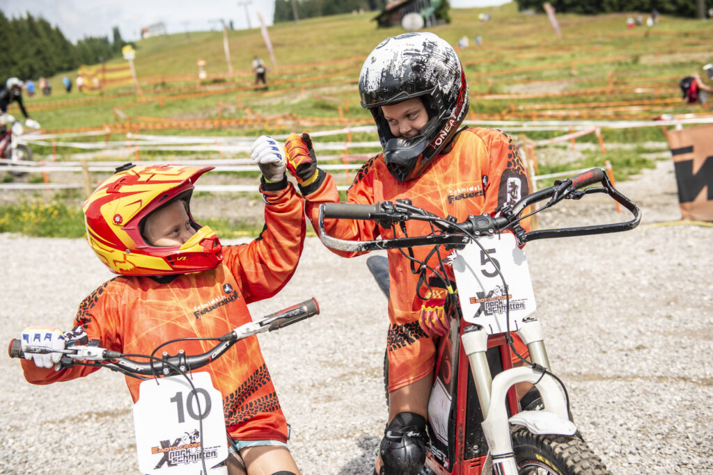 Auch Kinder kommen mit den E-Motocross Bikes auf ihre Kosten.