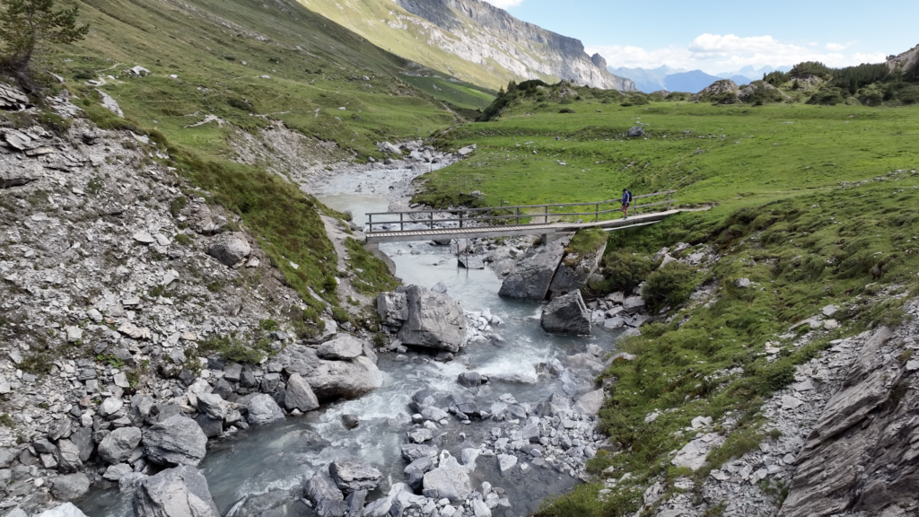 Die Berg-Bäche und kleinen Brücken ergänzen die malerische Szenerie perfekt.