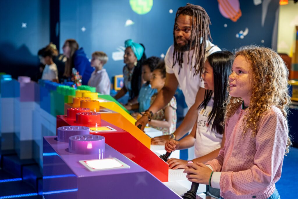 Lego-Workshops sorgen für Spaß bei groß und klein.