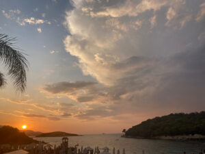 Schon der Sonnenuntergang ist eine Reise nach Albanien wert.