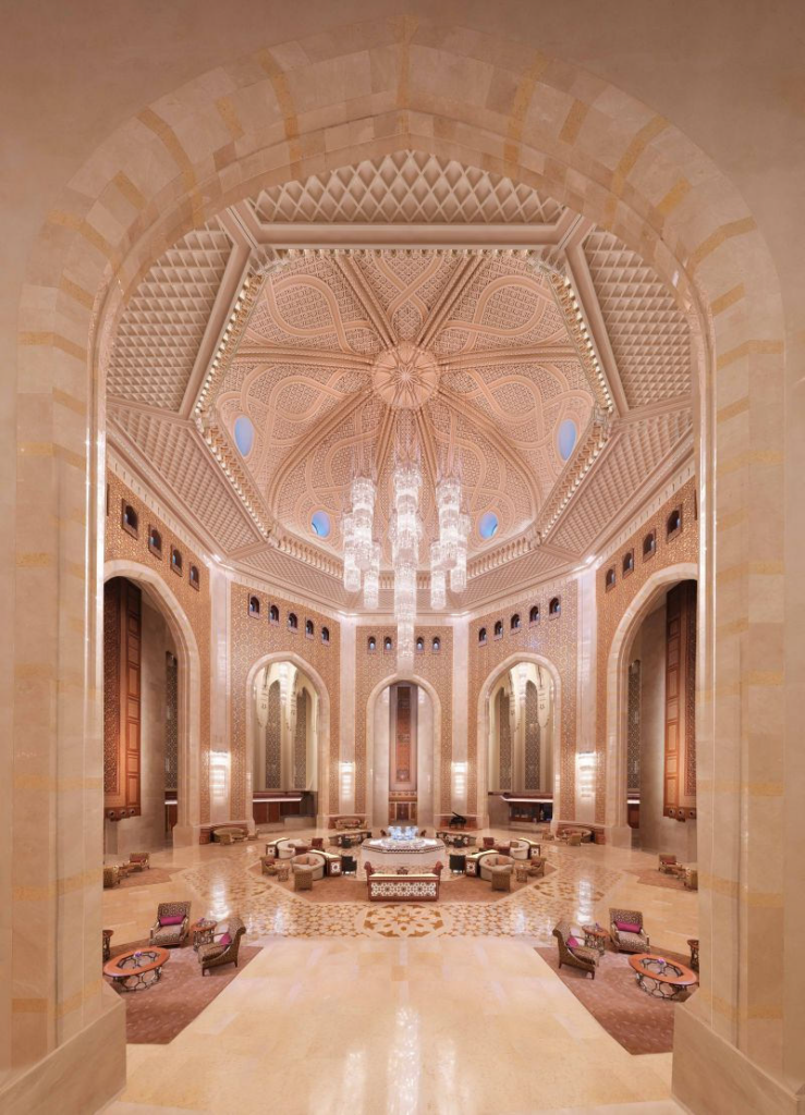 Das Al Bustan Palace, a Ritz-Carlton Hotel, in Omans Hauptstadt Maskat vereint in seiner Architektur die Geschichte mit den Traditionen des Landes.